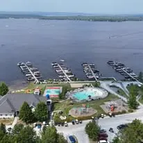 Camping Les Berges du Lac